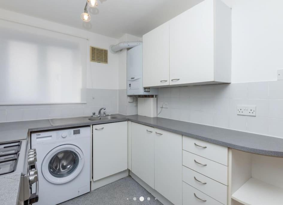 Bright, Nice Interior, Close To The City, 2 Bedroom Apartment Londres Extérieur photo