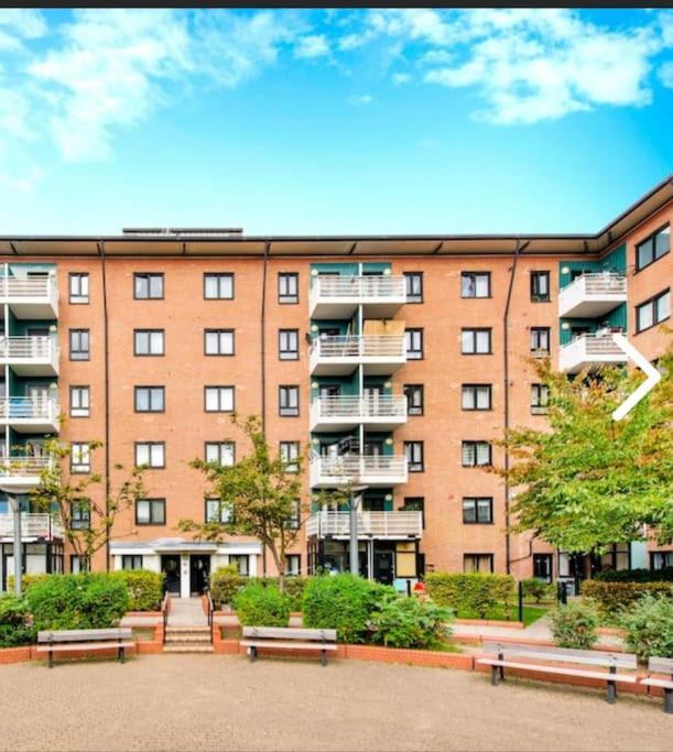 Bright, Nice Interior, Close To The City, 2 Bedroom Apartment Londres Extérieur photo