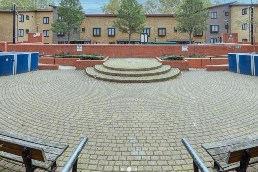 Bright, Nice Interior, Close To The City, 2 Bedroom Apartment Londres Extérieur photo
