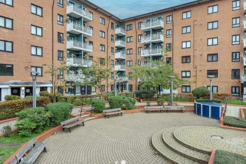 Bright, Nice Interior, Close To The City, 2 Bedroom Apartment Londres Extérieur photo